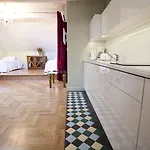 Crystal Chez Helena 4*