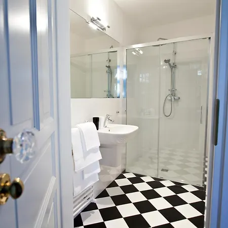 Crystal Chez Helena 4*