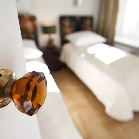 Hotel apartamentowy Crystal Chez Helena