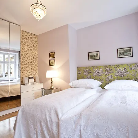 Crystal Chez Helena 4*