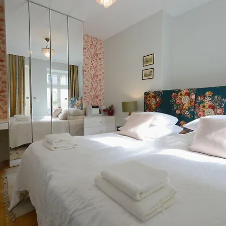 Crystal Chez Helena Апарт-отель 4*