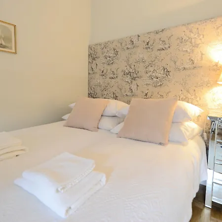 Crystal Chez Helena 아파트호텔