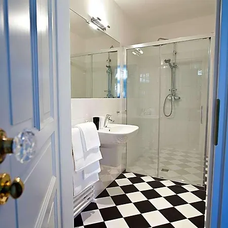 Crystal Chez Helena 4*