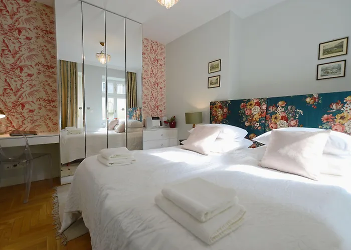 Crystal Chez Helena Apartahotel 4*