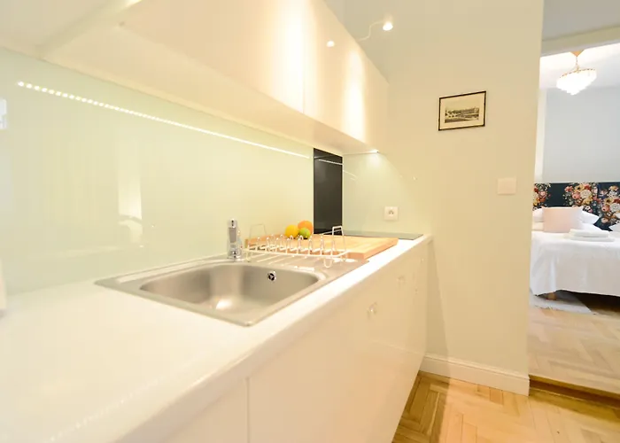 Apartahotel Crystal Chez Helena