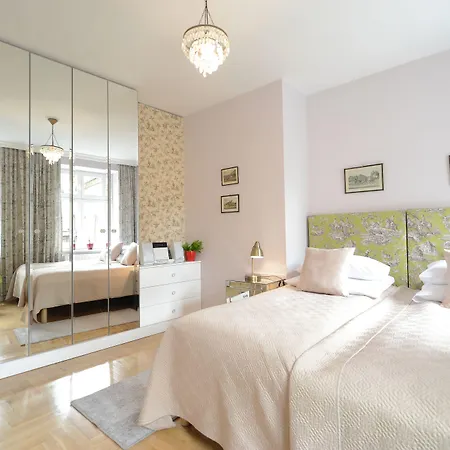 Crystal Chez Helena מלון דירות 4*