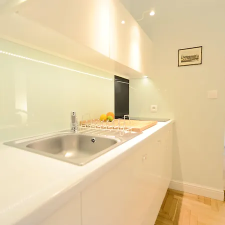 מלון דירות Crystal Chez Helena