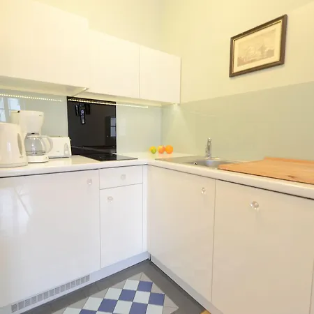 Crystal Chez Helena מלון דירות 4*