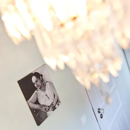 Crystal Chez Helena מלון דירות קרקוב