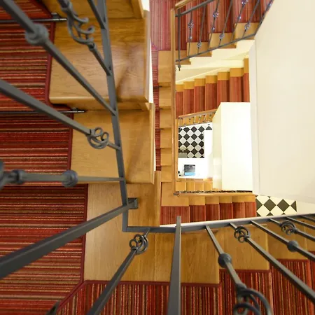 Crystal Chez Helena מלון דירות קרקוב