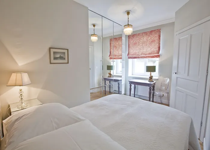 Crystal Chez Helena Aparthotel